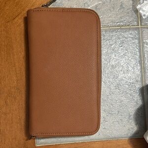 Thirty-One NWT- All About The Benjamins- Carmel smooth pebble